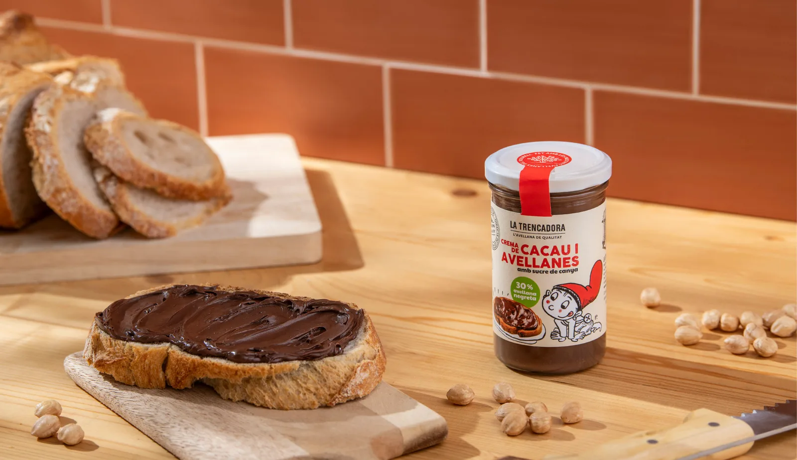 Pan tostado con crema de cacau y avellanes — La Trencadora